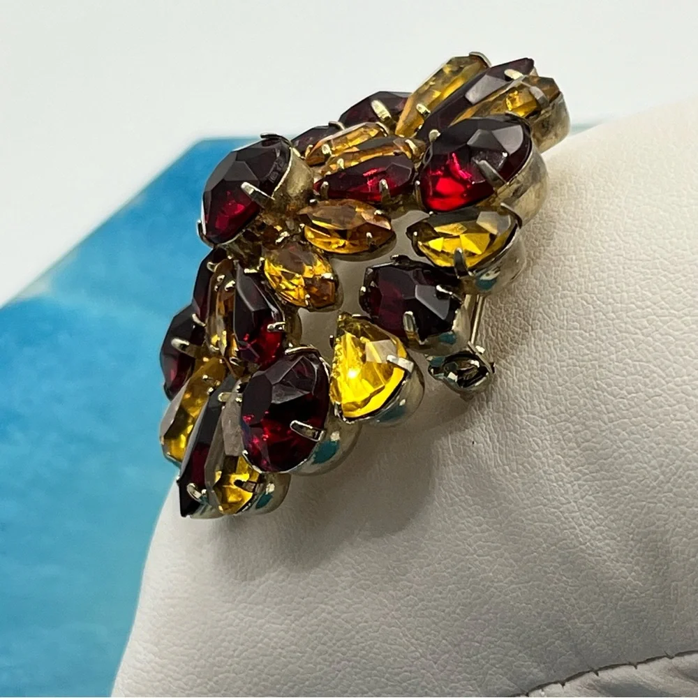 Vintage glass 1960s glass Juliana inspired style Brooch